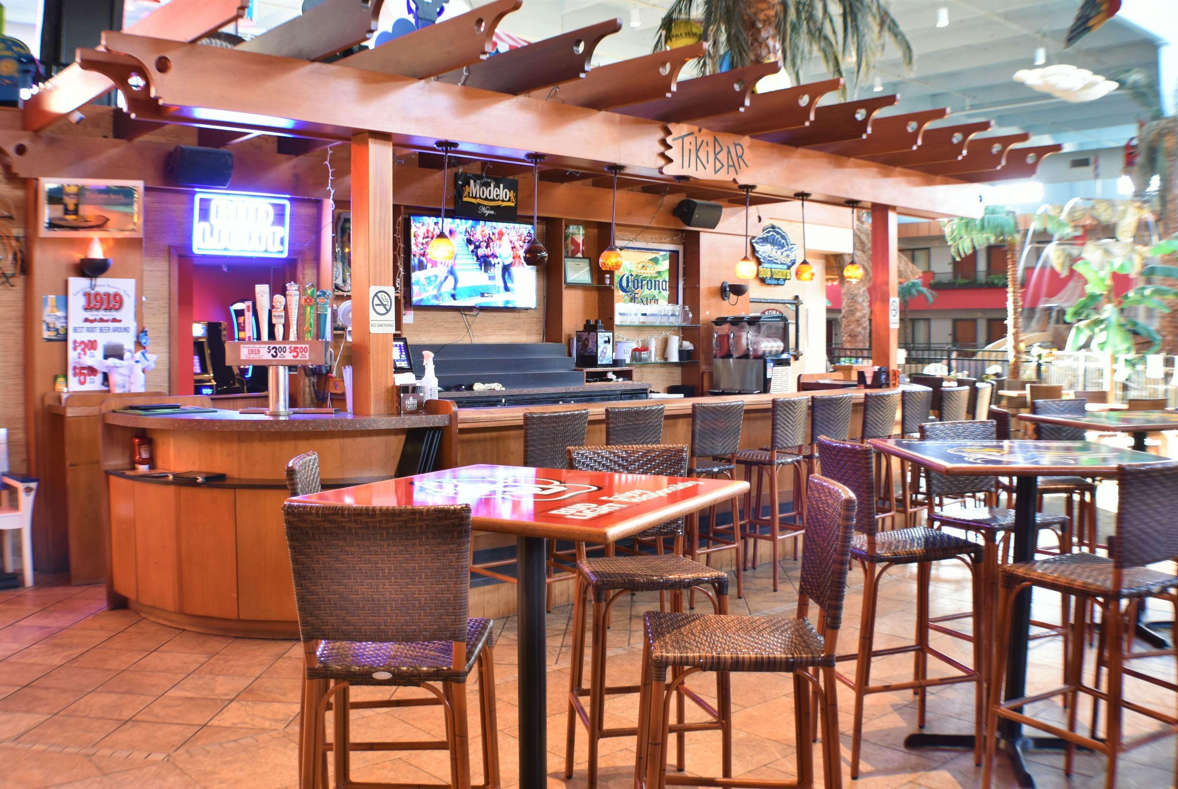 Ramada By Wyndham Sioux Falls Airport - Waterpark Resort & Event Center Ngoại thất bức ảnh