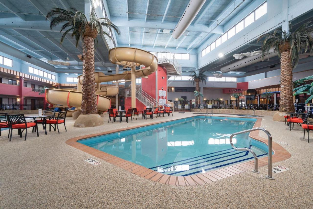 Ramada By Wyndham Sioux Falls Airport - Waterpark Resort & Event Center Ngoại thất bức ảnh