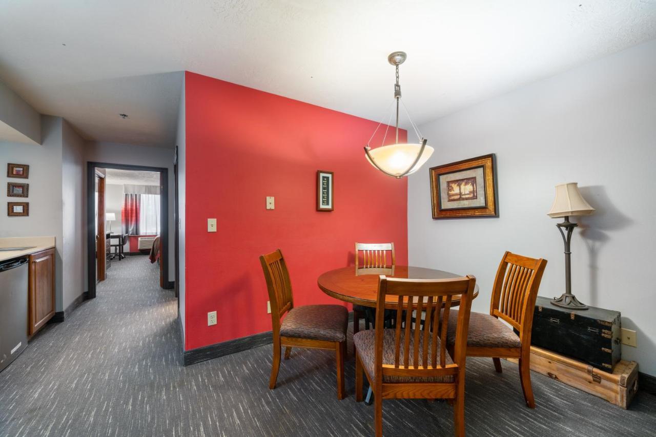 Ramada By Wyndham Sioux Falls Airport - Waterpark Resort & Event Center Ngoại thất bức ảnh
