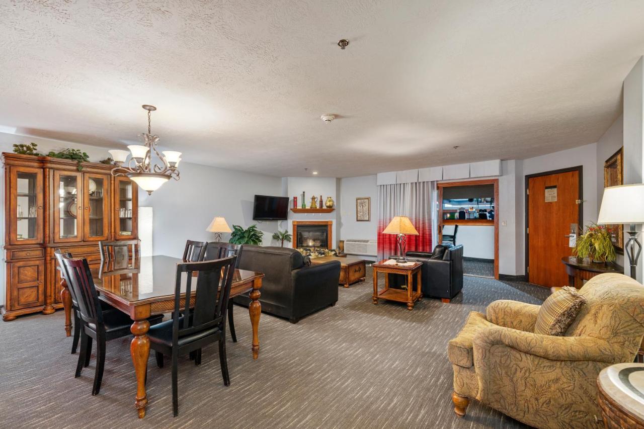 Ramada By Wyndham Sioux Falls Airport - Waterpark Resort & Event Center Ngoại thất bức ảnh