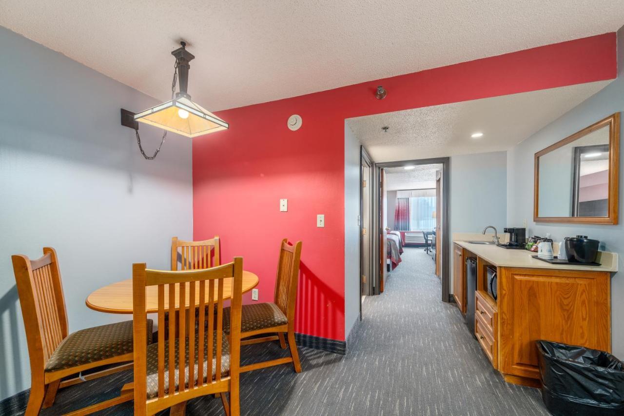 Ramada By Wyndham Sioux Falls Airport - Waterpark Resort & Event Center Ngoại thất bức ảnh