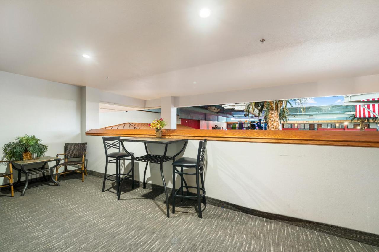 Ramada By Wyndham Sioux Falls Airport - Waterpark Resort & Event Center Ngoại thất bức ảnh