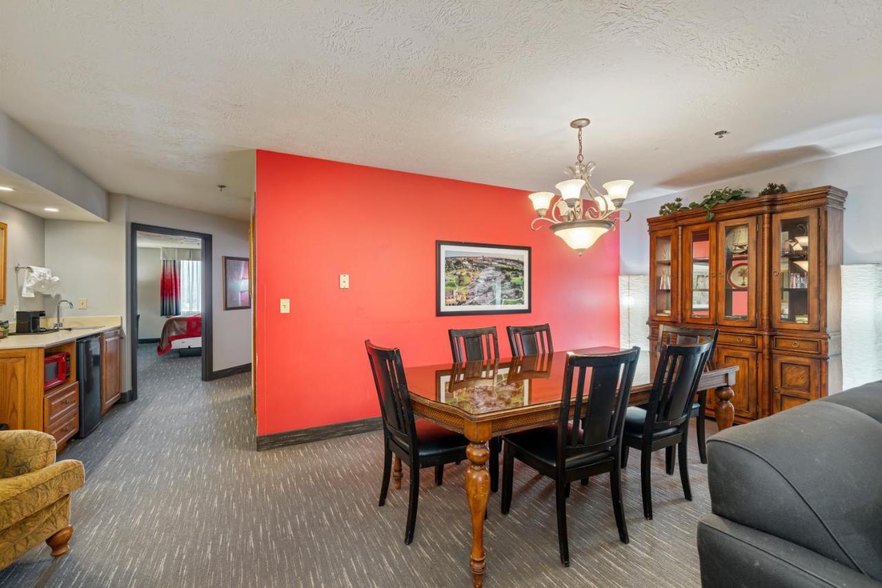 Ramada By Wyndham Sioux Falls Airport - Waterpark Resort & Event Center Ngoại thất bức ảnh