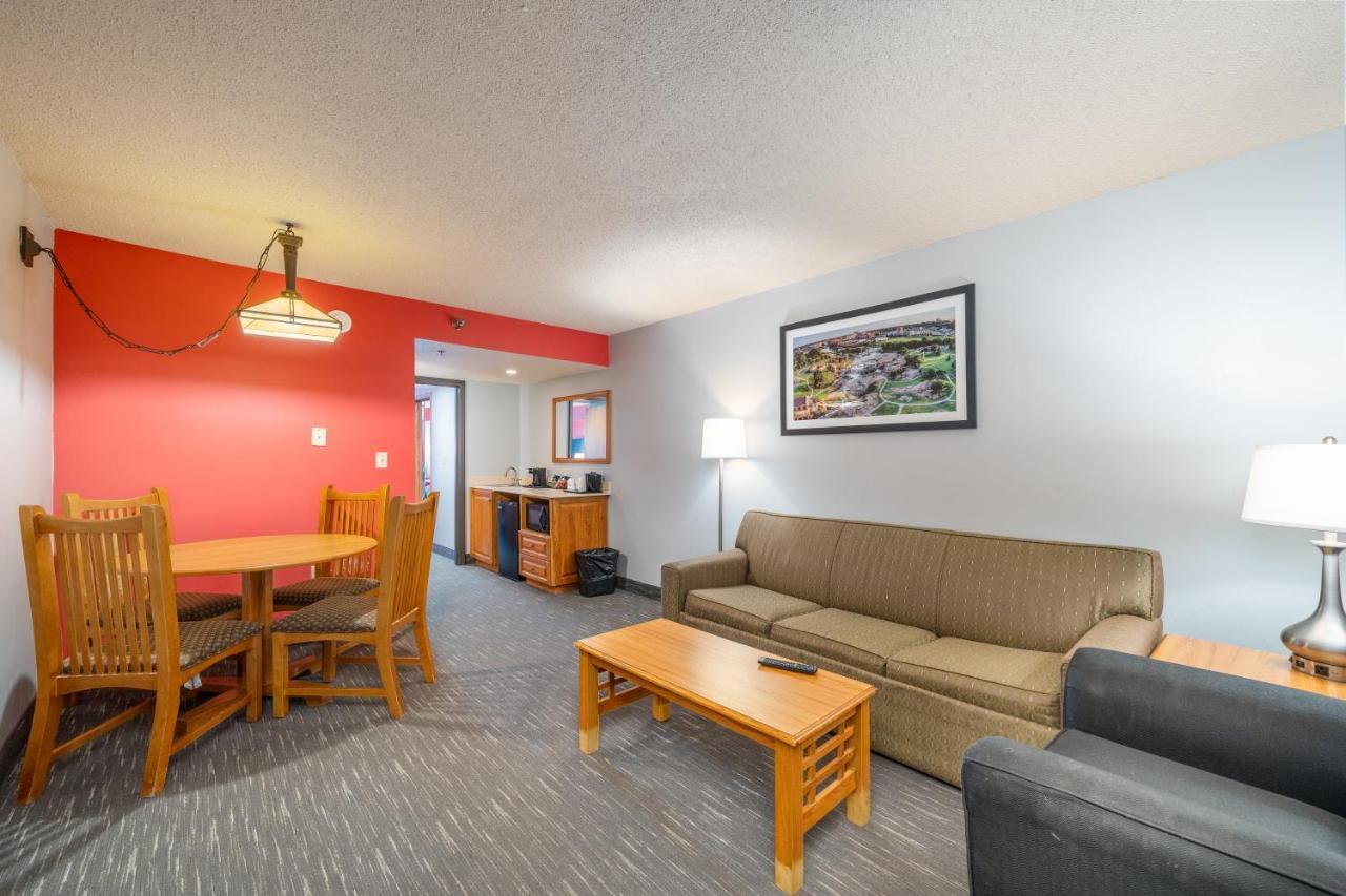 Ramada By Wyndham Sioux Falls Airport - Waterpark Resort & Event Center Ngoại thất bức ảnh