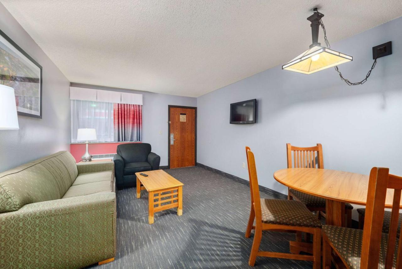 Ramada By Wyndham Sioux Falls Airport - Waterpark Resort & Event Center Ngoại thất bức ảnh