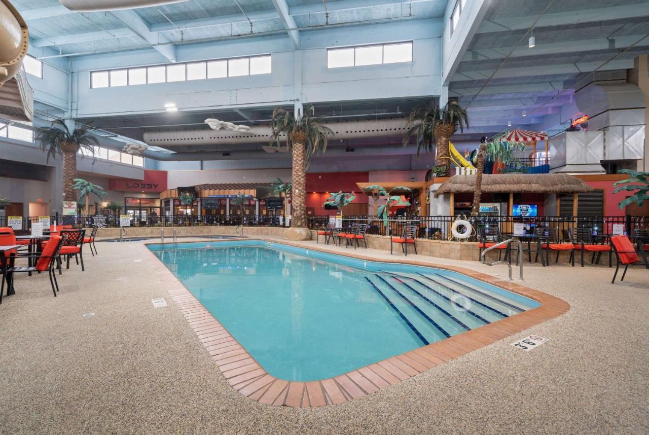 Ramada By Wyndham Sioux Falls Airport - Waterpark Resort & Event Center Ngoại thất bức ảnh