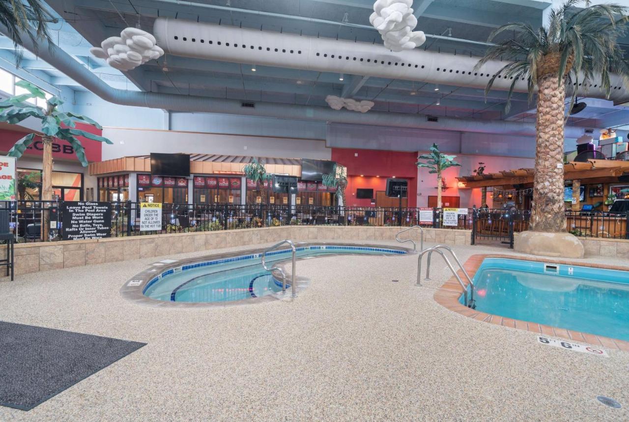 Ramada By Wyndham Sioux Falls Airport - Waterpark Resort & Event Center Ngoại thất bức ảnh