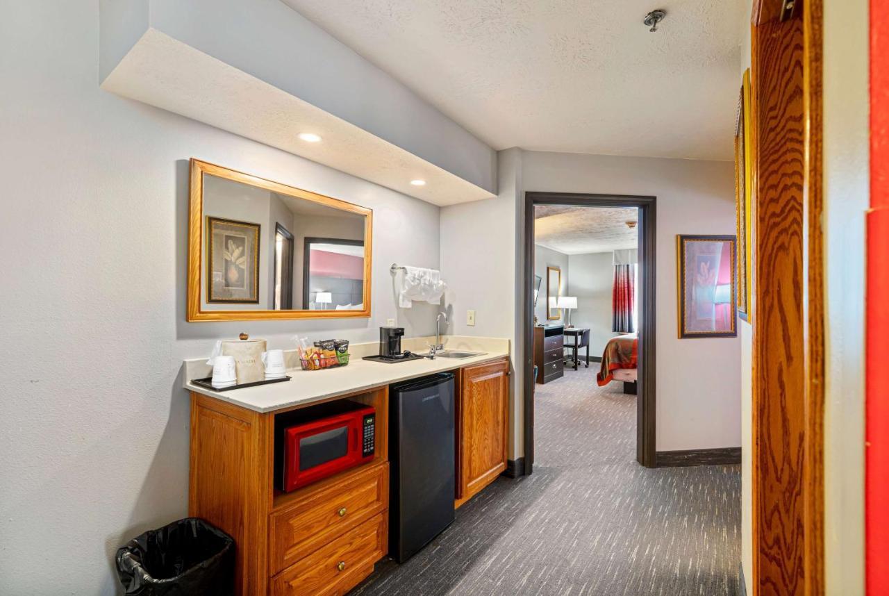 Ramada By Wyndham Sioux Falls Airport - Waterpark Resort & Event Center Ngoại thất bức ảnh