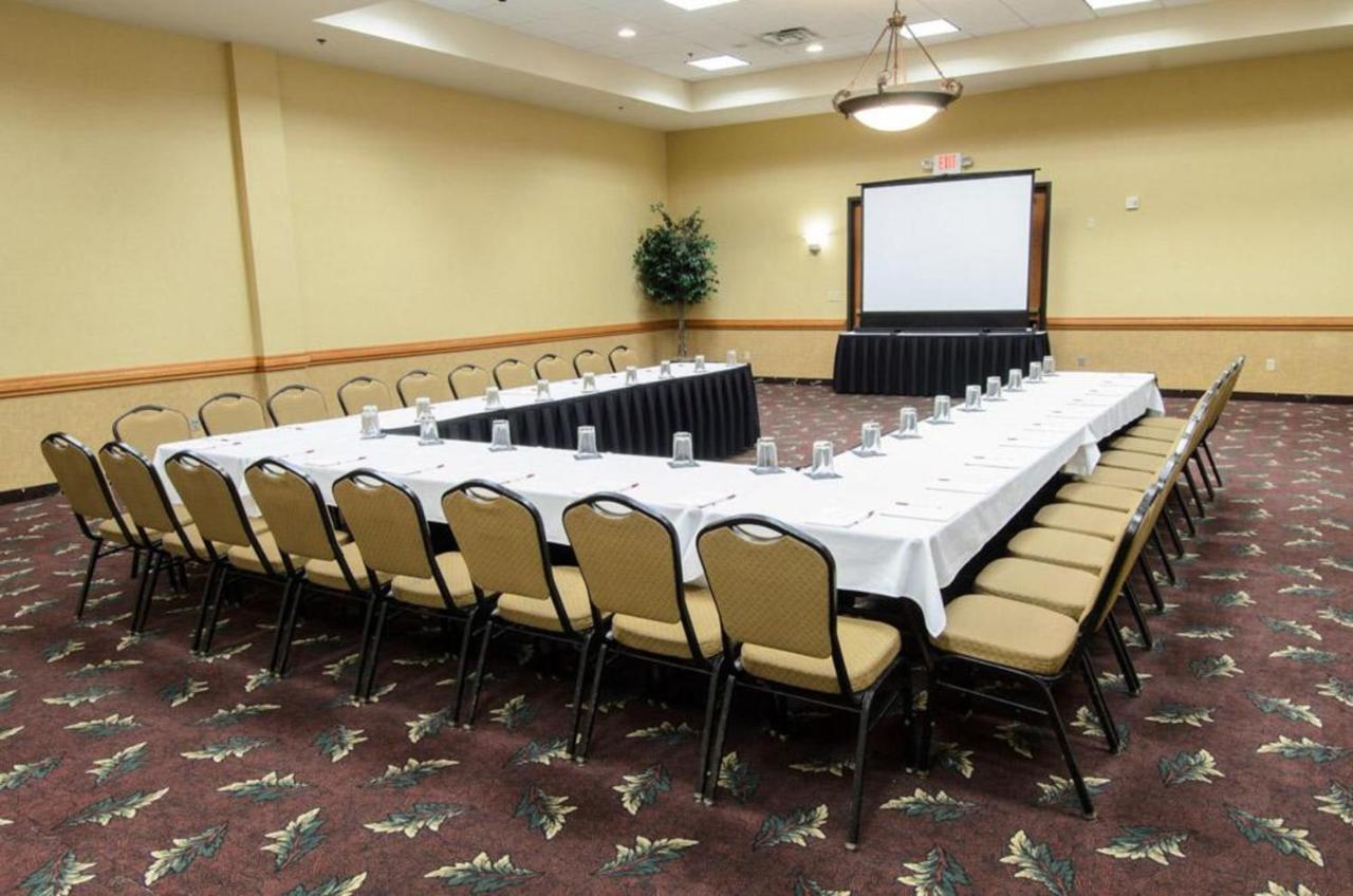 Ramada By Wyndham Sioux Falls Airport - Waterpark Resort & Event Center Ngoại thất bức ảnh