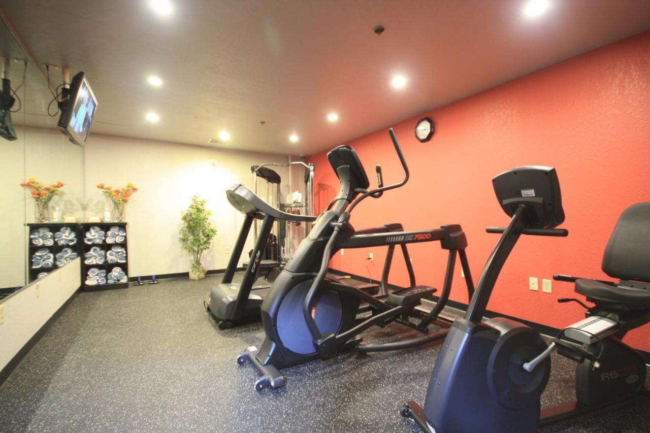 Ramada By Wyndham Sioux Falls Airport - Waterpark Resort & Event Center Ngoại thất bức ảnh