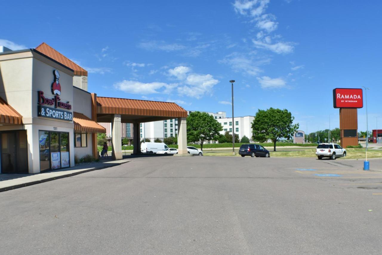 Ramada By Wyndham Sioux Falls Airport - Waterpark Resort & Event Center Ngoại thất bức ảnh